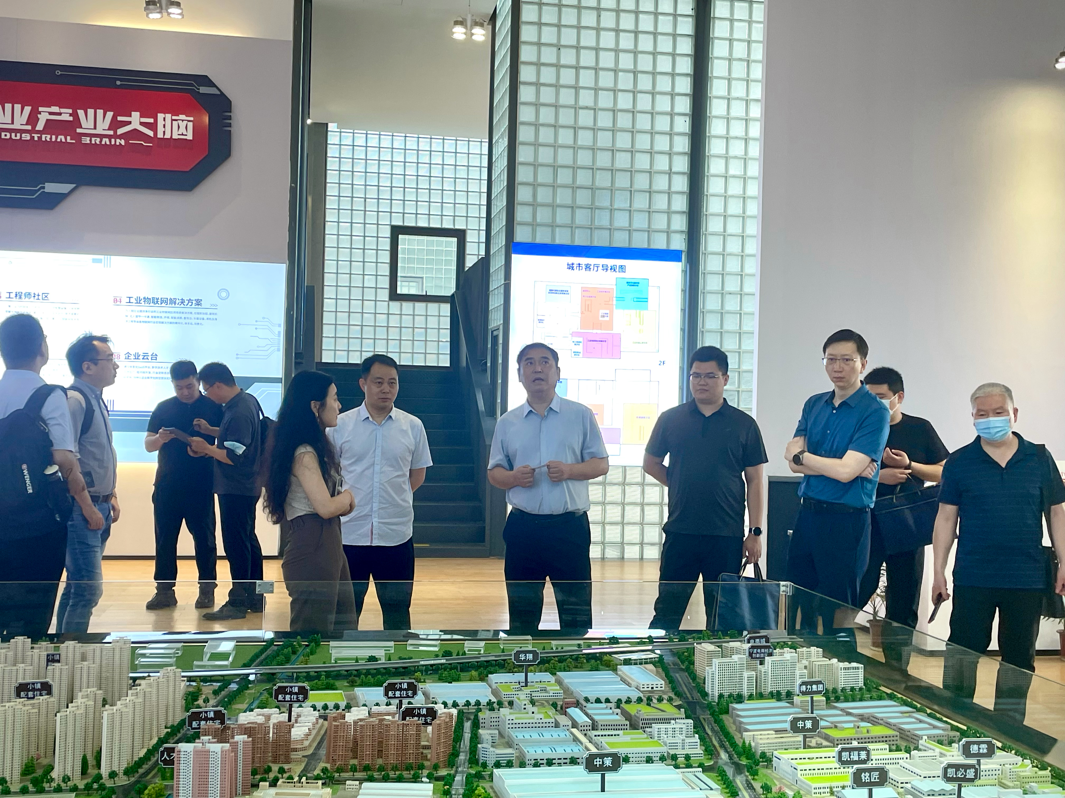 鄭州市工信局黨組成員、副局長曹永濤一行蒞臨柯力傳感考察調(diào)研