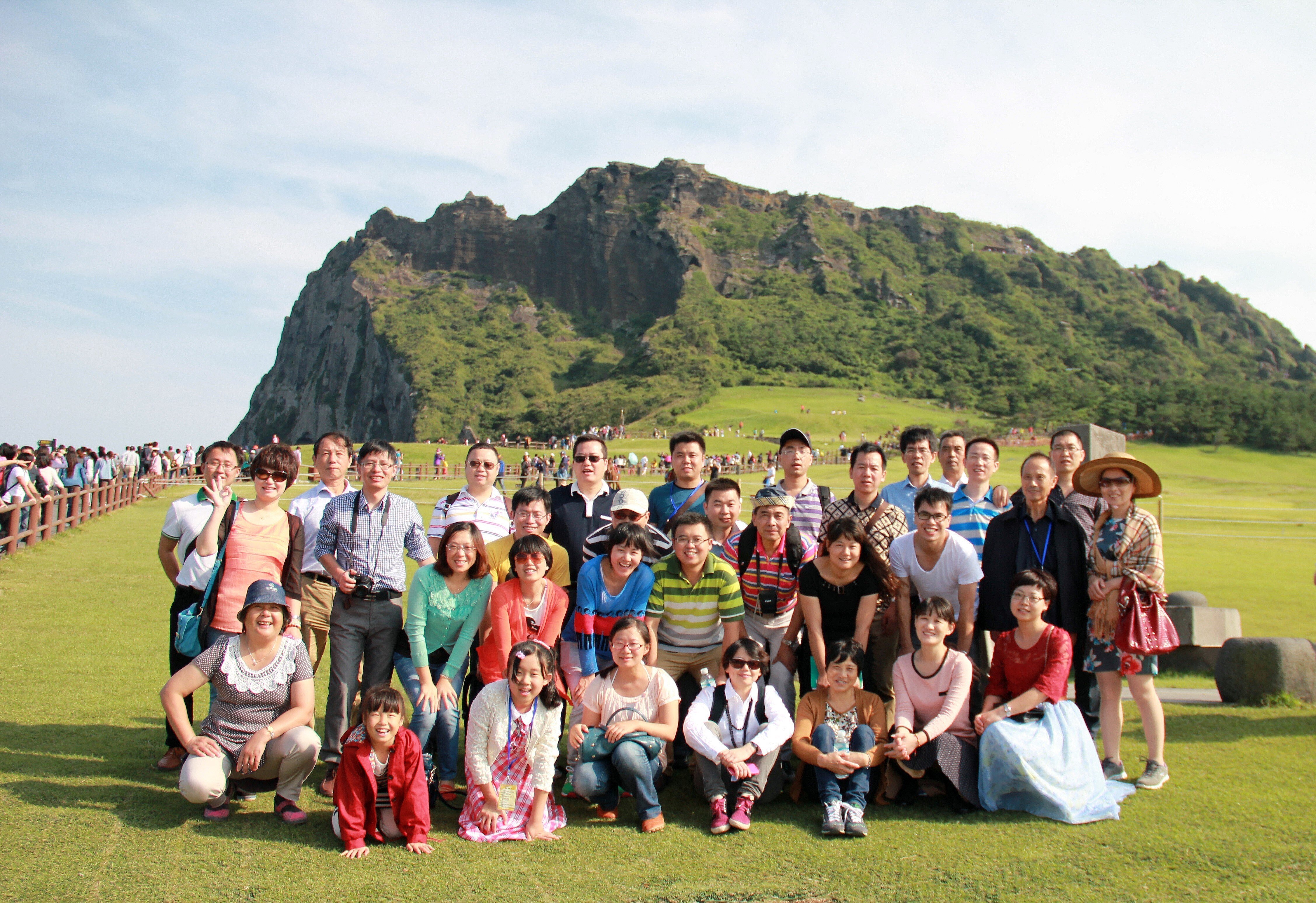 13年韓國(guó)旅游（城山日出峰合影留念）_proc.jpg